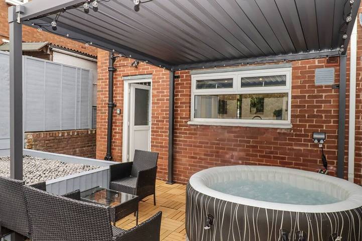 Holiday rental for 6 people, with garden and hot tub in Tiverton