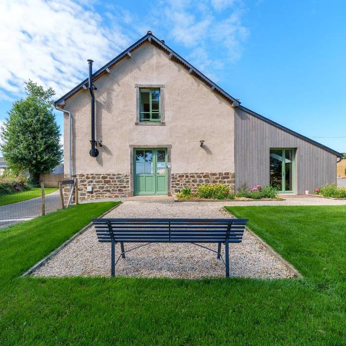 Location de vacances pour 8 personnes, avec Terrasse ainsi que Jardin et Vue à Gévezé