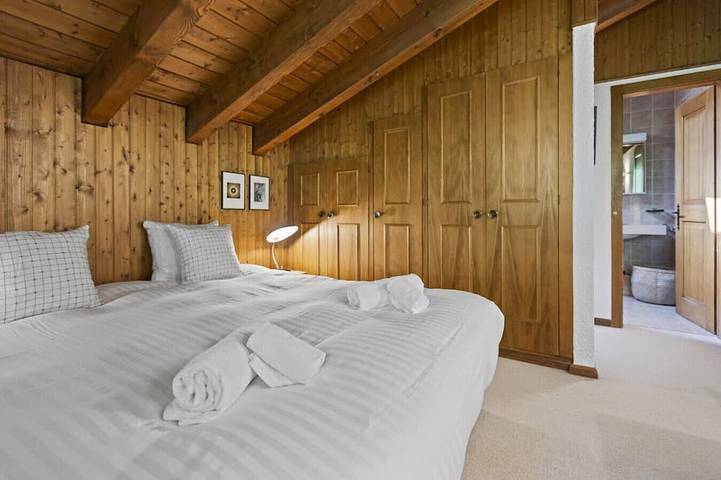 Ganze Wohnung, Piscine, Ski & Vue sur le lac – Crans 6 pers in Crans-Montana, Sion - Sierre & Umgebung