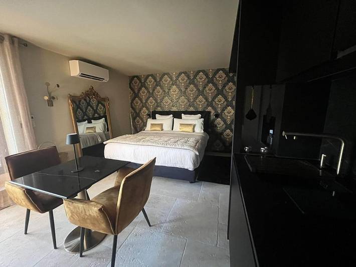 Gîte pour 2 personnes, avec sauna ainsi que jacuzzi et jardin à Peypin - 2