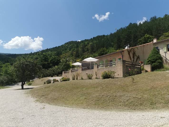 Gîte pour 4 personnes, avec terrasse et jardin, animaux acceptés à Saint-Nazaire-le-Désert