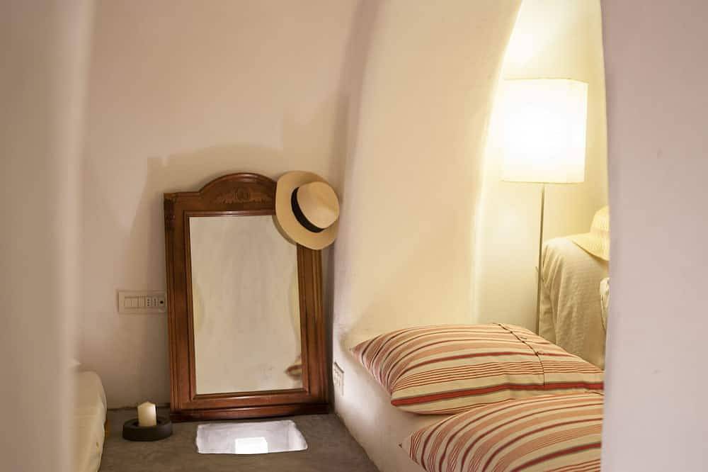 Santorini Finikia Oia Cave House in Finikia, Santorin