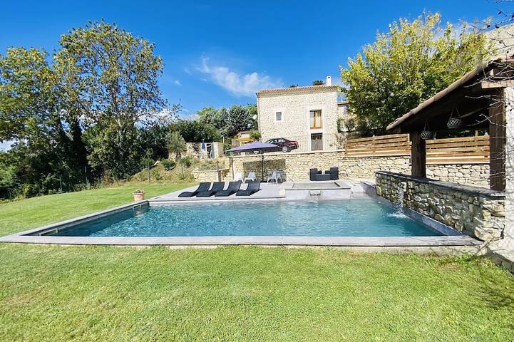 Location de vacances pour 15 personnes, avec Terrasse et Jardin à Roynac
