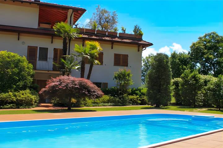 Appartamento per 3 persone, con Balcone e Piscina nonché Vista lago e Panorama a Comune di Cannobio