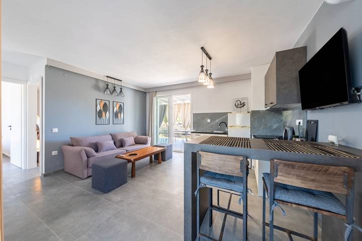 Vacation rental for 6 people, with yard and balcony in Corfu