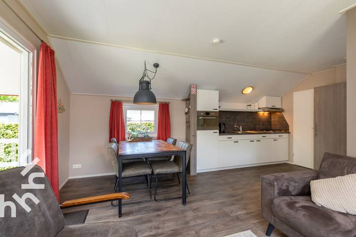 Gemütliche 4-Personen-Lodge mit Garten an der Oosterschelde auf Campingplatz in Ouwerkerk, Niederländische Nordsee