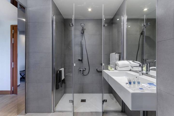 Hôtel pour 10 personnes, avec terrasse à Cerdanyola del Vallès - 4