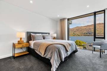 Gîte pour 2 personnes, avec jacuzzi ainsi que piscine et terrasse à Wanaka