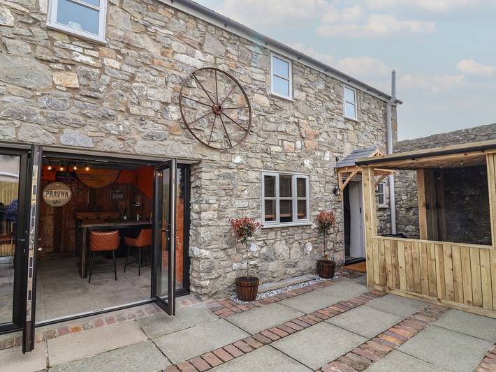 Log cabin for 4 people, with garden, with pets in Prestatyn