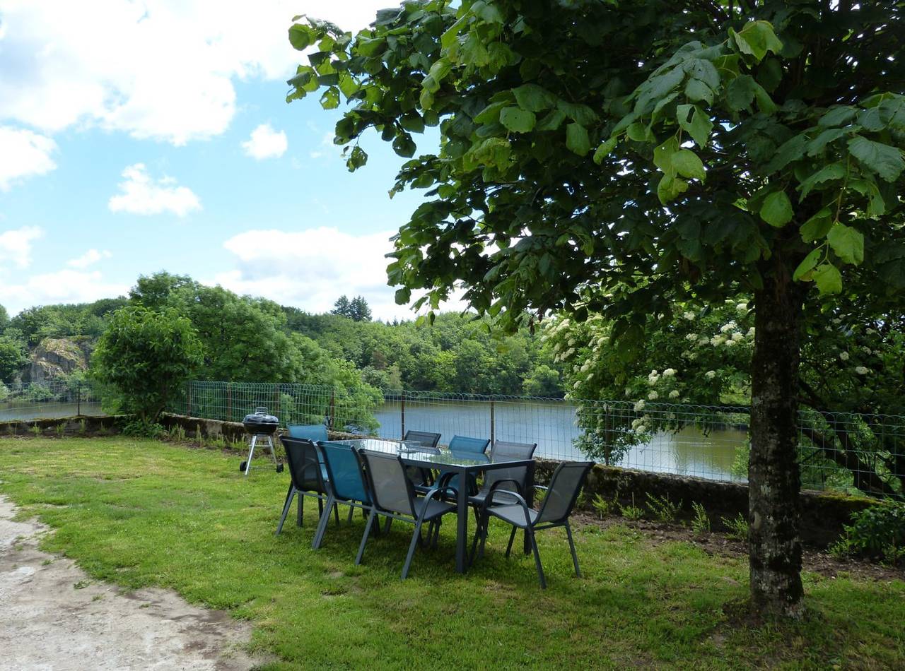 Gîte des Monts et Lacs 8 personnes in Champs-sur-Tarentaine-Marchal, Parc naturel régional des Volcans d'Auvergne