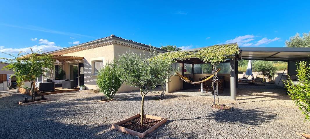 Gîte pour 4 personnes, avec jardin et terrasse