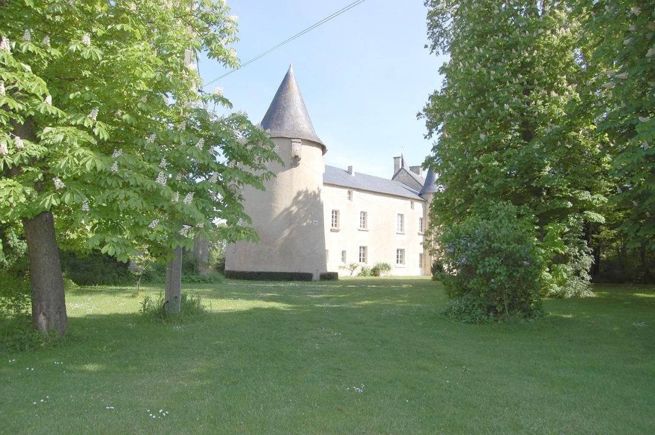 Four-Bedroom House in Marigny (Deux-Sèvres), Région de Niort