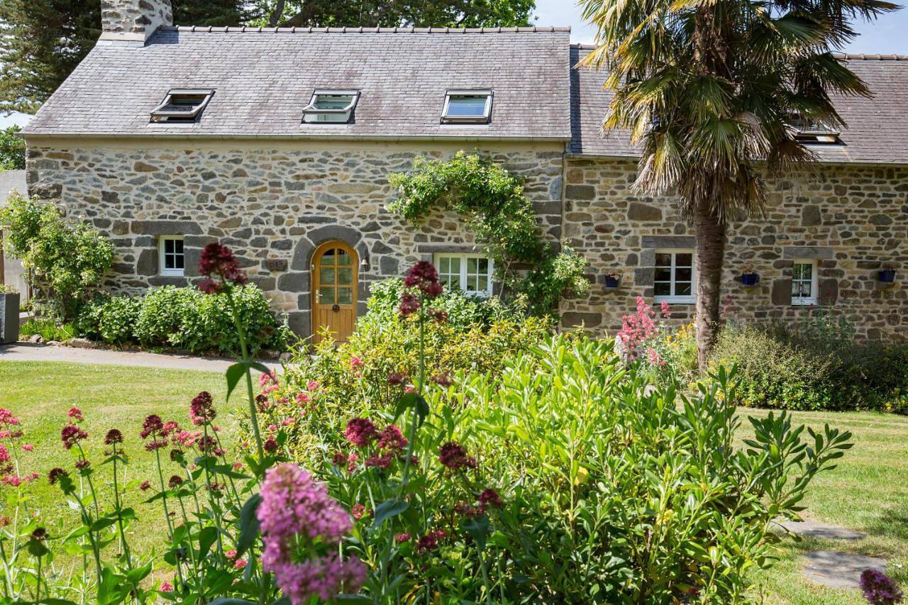 Four-Bedroom Holiday Home in Hôpital-Camfrout, Région de Brest