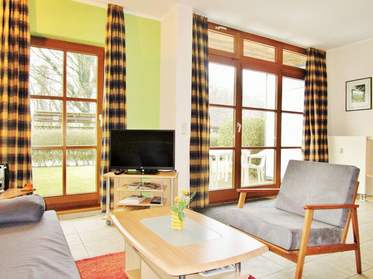 Ganze Wohnung, Am Grün 14 / Bettina / We 4: freundliche und geräumige 2-Zimmer-Fewo in Wittenbeck, Rostock und Umgebung