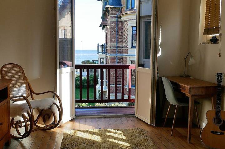 Apartamento entero, Appartement de Villa Historique - 50m de la Plage in Lion-sur-Mer, Región de Caen