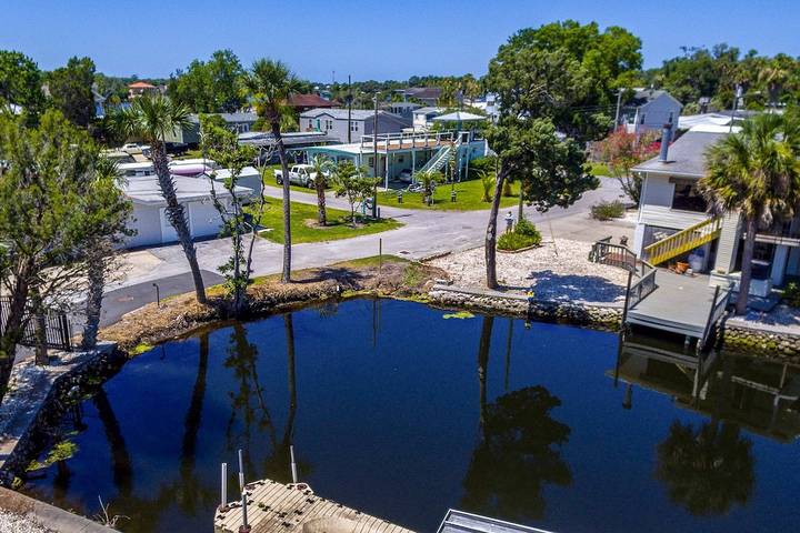 Vacation rental for 6 people, with yard and balcony in Homosassa