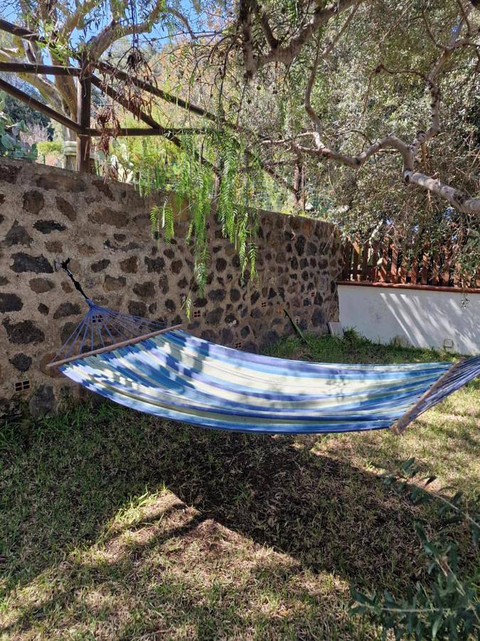 Casa vacanza per 4 persone, con panorama e giardino, adatto a famiglie con bambini a Ustica
