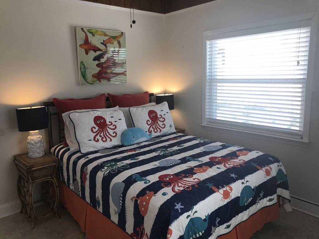 Stone Crab Cottage: Direkt gegenüber vom Golf, Volleyballplatz, Haustiere erlaubt in Pensacola Beach, Emerald Coast