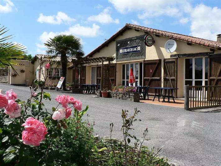 Mobil home pour 6 personnes, avec piscine et terrasse à Martinet