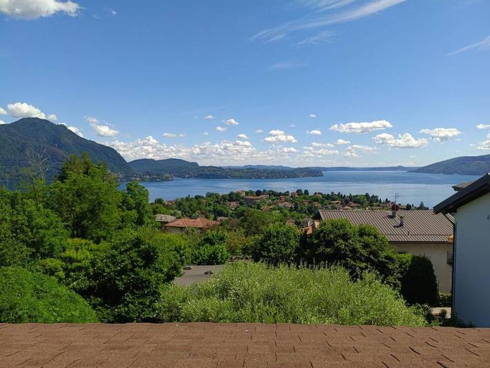 Ferienhaus für 6 Personen, mit Balkon und Terrasse sowie Garten und Seeblick