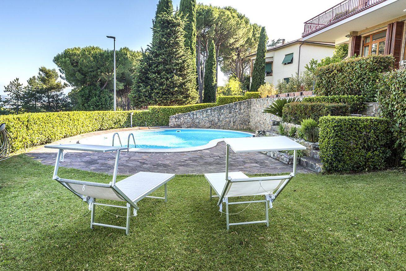 Apartamento entero, Mia House Garden - Macerata, portion of a villa with swimming pool in Macerata, Provincia de Macerata