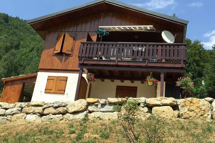 Gîte pour 6 personnes, avec jardin et balcon à Aillon-le-Jeune