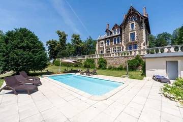 Chambre d’hôte pour 2 personnes, avec piscine ainsi que jardin et vue à Parentignat