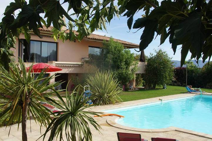 Villa pour 4 personnes, avec Jacuzzi ainsi que Terrasse et Jardin dans Sagone