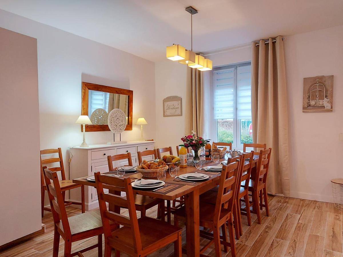Seven-Bedroom House in Ouarville, Région de Chartres