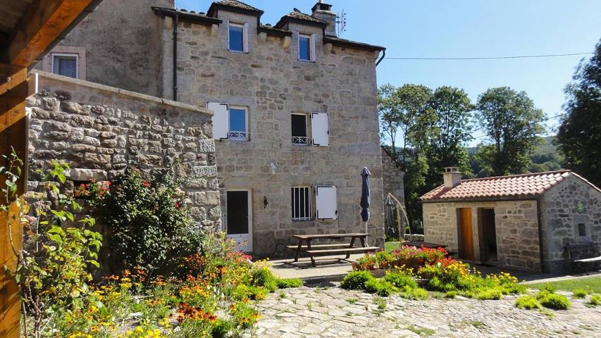 Location de vacances pour 7 personnes, avec jardin et vue à Le Malzieu-Forain - 2