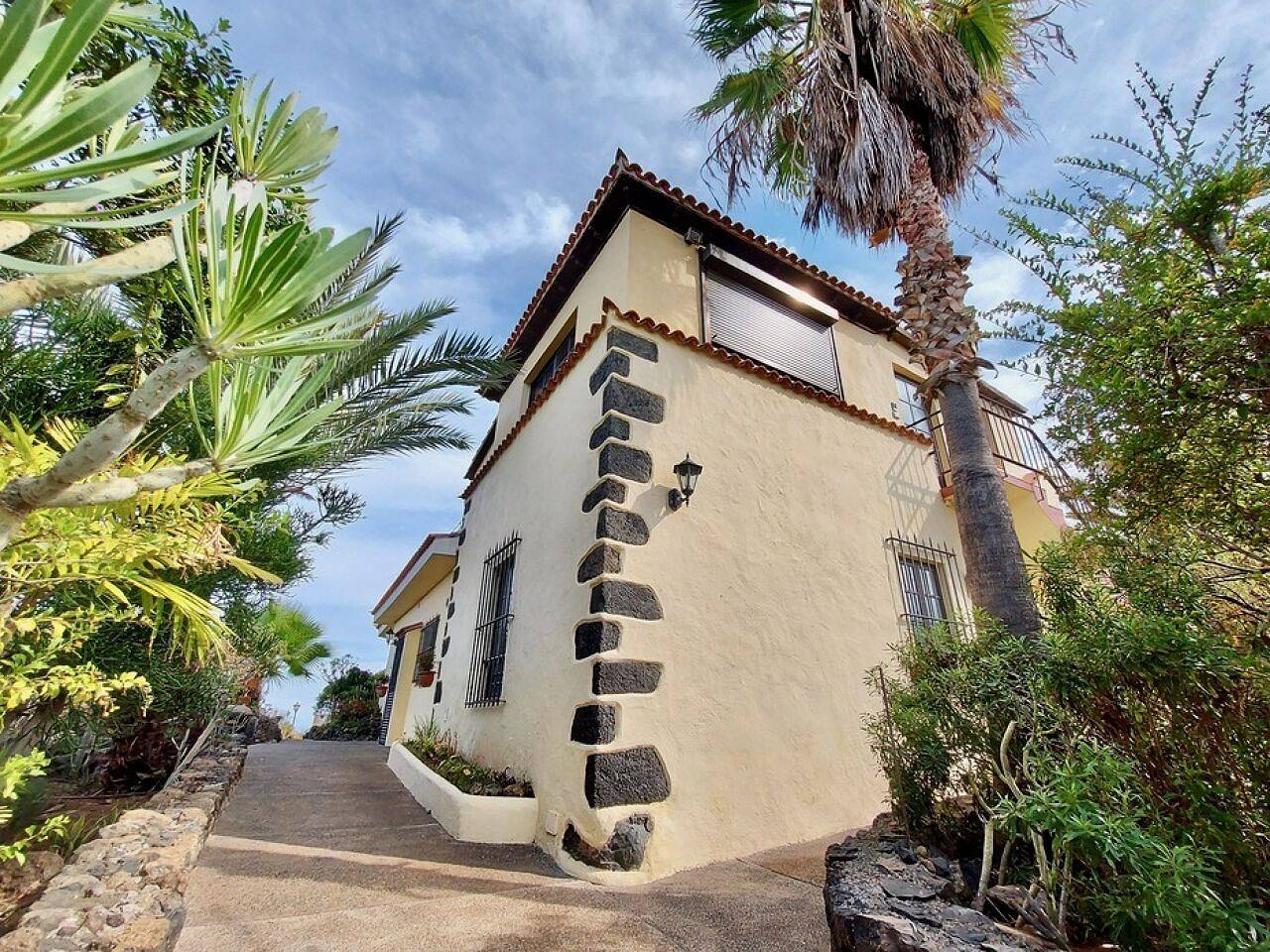 Villa for 8 People in Adeje, South Tenerife