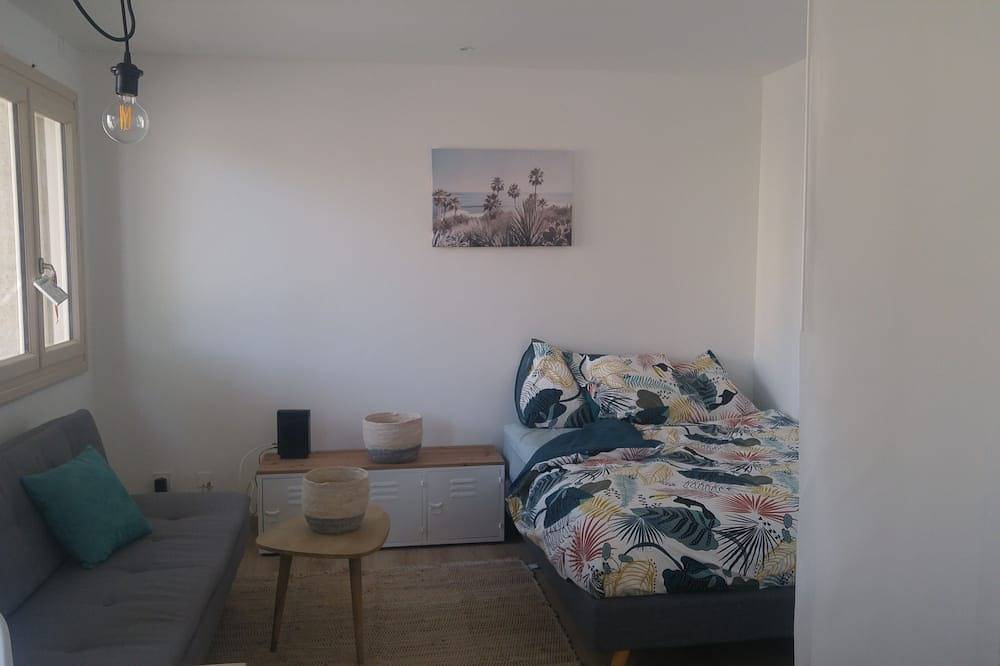 Apartamento entero, Estudio de colores de verano cerca del centro y la estación de tren in Salon-de-Provence, Region de Aix-en-Provence