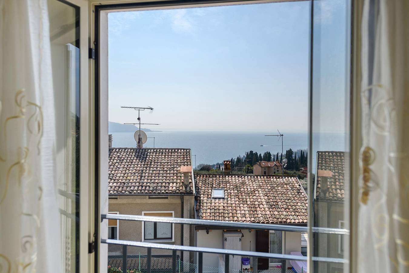 Bed & Breakfast 'Giardini Di Corte - Magnolia' mit Seeblick, Wlan und Klimaanlage in Maderno, Toscolano-Maderno