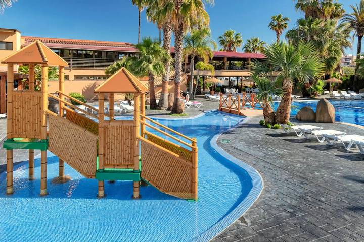 Camping für 6 Personen, mit Terrasse und Pool in Costa Barcelona