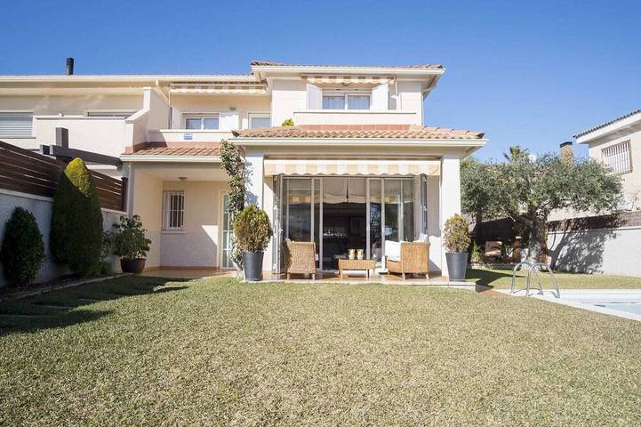 Villa pour 8 personnes, avec Terrasse ainsi que Jardin et Piscine à Calafell