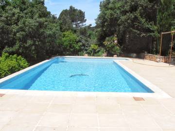 Gîte pour 4 personnes, avec terrasse et piscine à Barjols