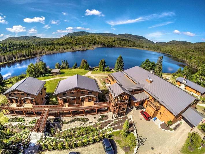 Station pour 6 personnes, avec jardin et piscine dans Saint Donat De Montcalm