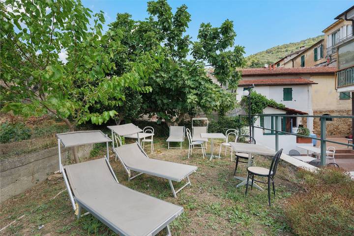 Apartamento 'Calendula' con vistas a la montaña, terraza compartida y Wi-Fi in Montegrazie, Imperia