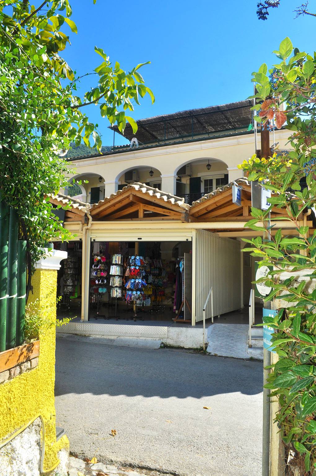 Entire apartment, Holiday Apartment "yannis" on the beach of Agios Gordios in Corfu in Agios Gordios, Corfu