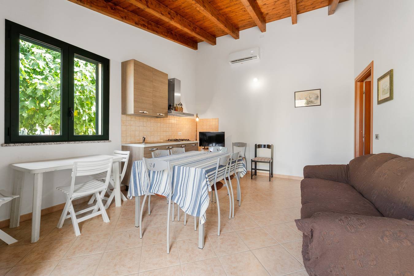 Casa de vacaciones Residencia Sulcis 7 con terraza compartida y aire acondicionado in Is Cuccus, Masainas