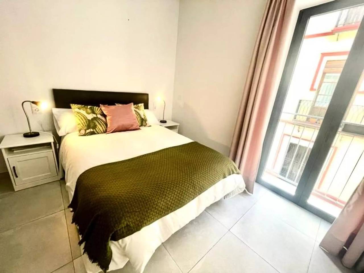 Ganze Wohnung, 2 Zimmer 4 Personen in Casco Antiguo, Sevilla