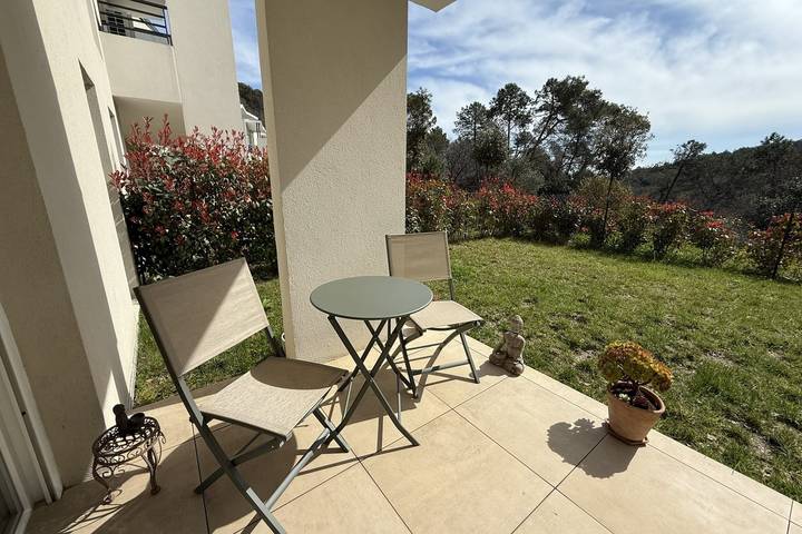 Ganze Wohnung, Ferienwohnung für 2 Personen mit Terrasse in Valbonne, Mittelmeerküste (Frankreich)