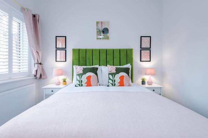 Holiday rental for 6 people in Coventry