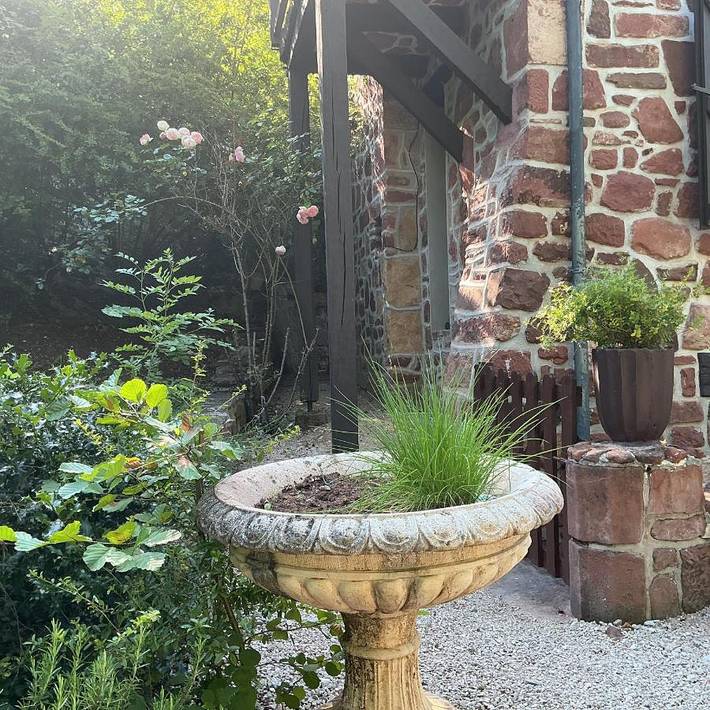 Location de vacances pour 8 personnes, avec Balcon et Jacuzzi ainsi que Terrasse et Jardin à Collonges-la-Rouge - 2