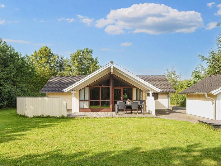 Ferienhaus für 7 Personen, mit Whirlpool und Terrasse sowie Sauna in Nørhede Vest