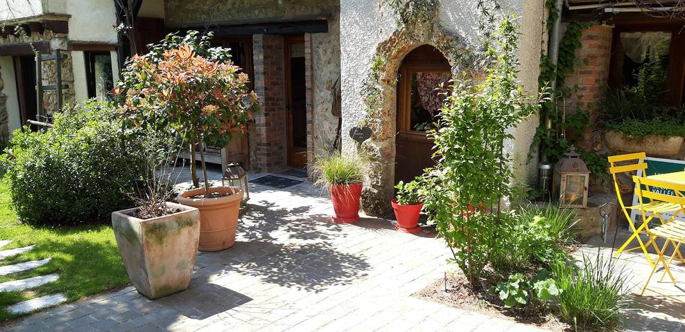 Gîte pour 5 personnes, avec terrasse et jardin