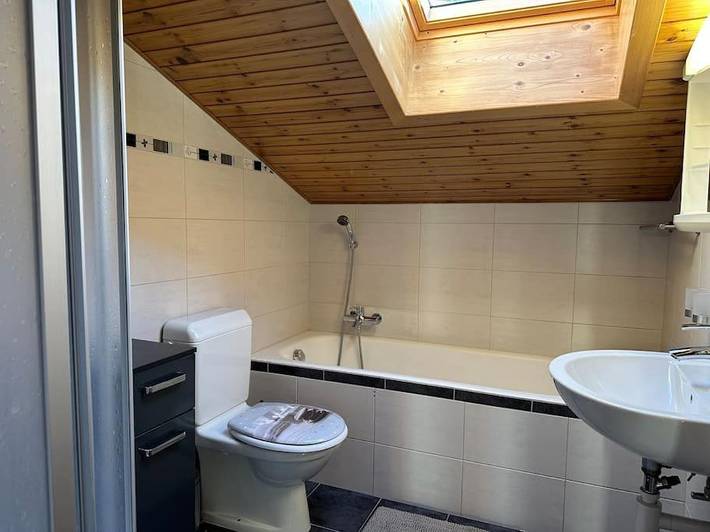 Chalet pour 6 personnes, avec balcon ainsi que vue et jardin à Crans-Montana - 4