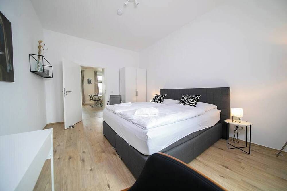 Entire apartment, Superior Apartment | 70Sqm | Hbf | Messe | Kitchen in Neuss, Düsseldorf region