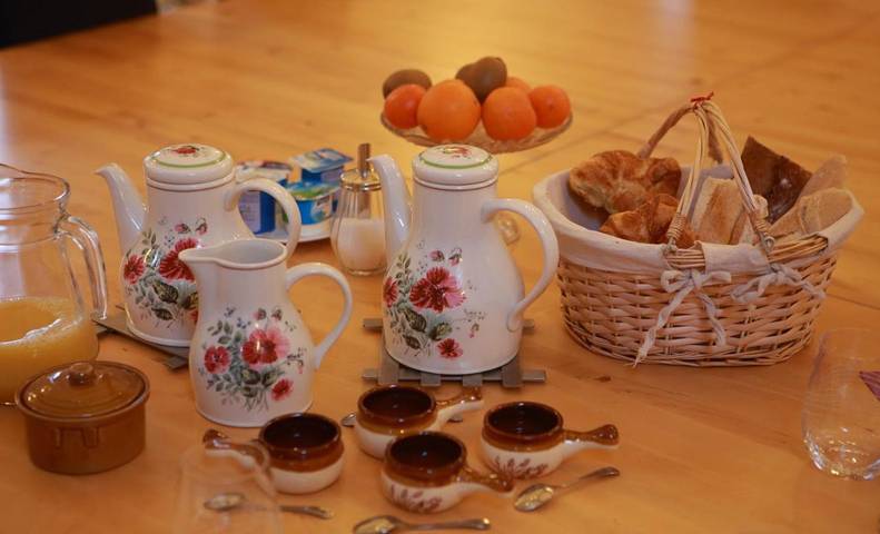 Chambre d’hôte pour 2 personnes, avec piscine et jardin, adapté aux familles à Saint-Amand-de-Coly - 2