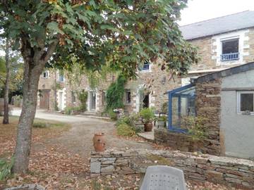 Gîte pour 3 personnes, avec vue ainsi que piscine et jardin à Casson
